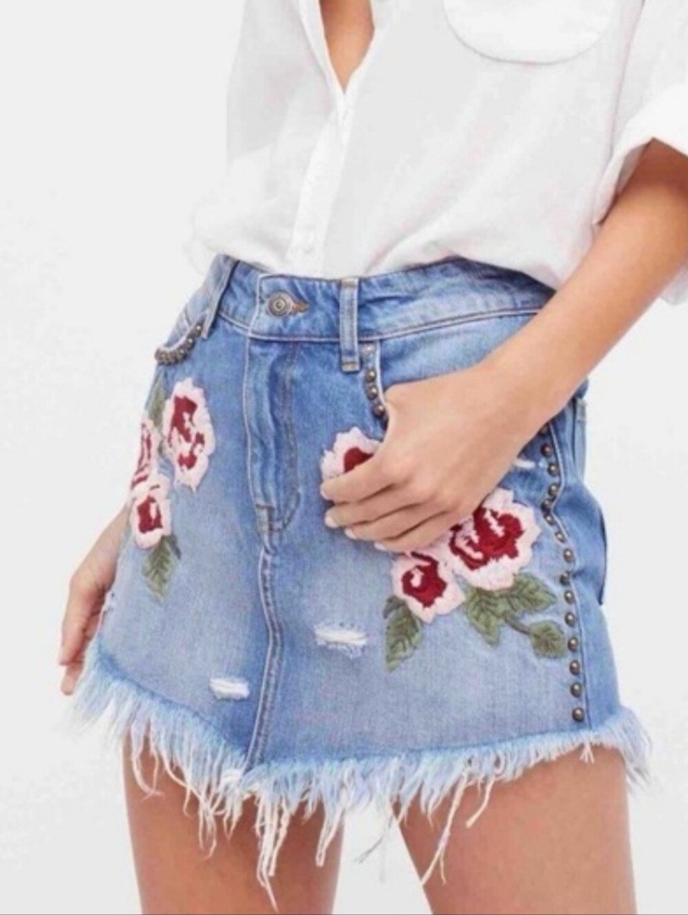 Free People Wild Rose Embroidered Denim Mini Skirt – Size Large waist 31